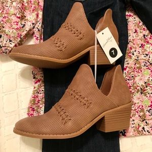 Universal Thread Braided Cut Out Bootie, 7